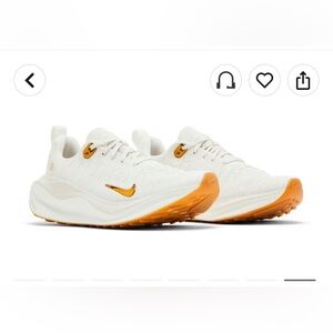 Nike  reacts infinity Run 4 Women's White and Gold Sneakers .